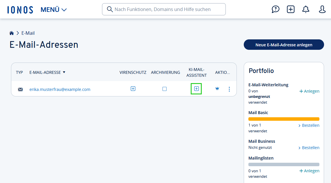 Screenshot: Die Seite E-Mail-Adressen wird angezeigt. Auf dieser Seite ist das Pluszeichen in der Spalte KI-Mail-Assistent hervorgehoben.